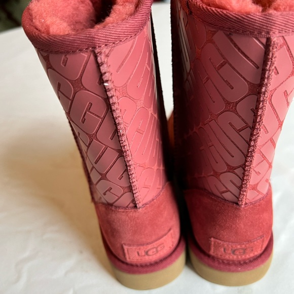 UGG WOMAN’S CLASSIC SHORT II UGG LOGO REDWOOD SIZE 6 BOOTS 1129450 AUTHENTIC NEW - Picture 7 of 11